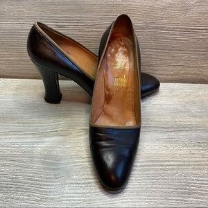 Vintage 60’s Joseph chunky heel pumps. Ox blood dark brown beige trim size 7
